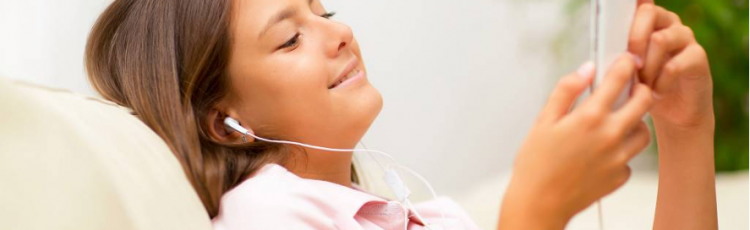 O uso do fone de ouvido durante a quarentena pode prejudicar a audição?